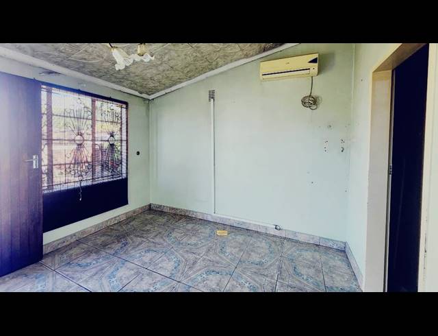 2 BEDROOM FREESTANDING FOR SALE IN BAKERVILLE HEIGHTS